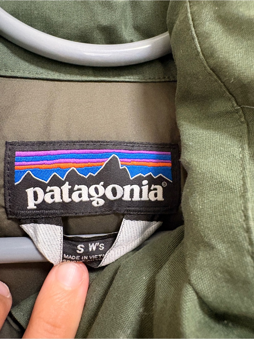 Patagonia forest Green Jacket with Multicolor Logo - Picture 2 of 3